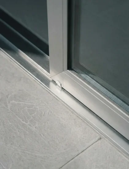 5，Regularly Inspect Swing Doors